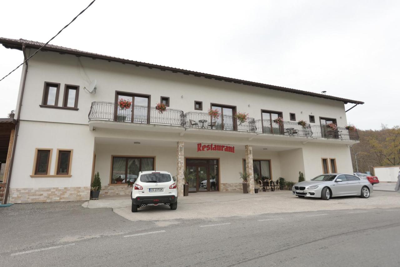 Pensiune Restaurant Liana Mehadija Екстериор снимка